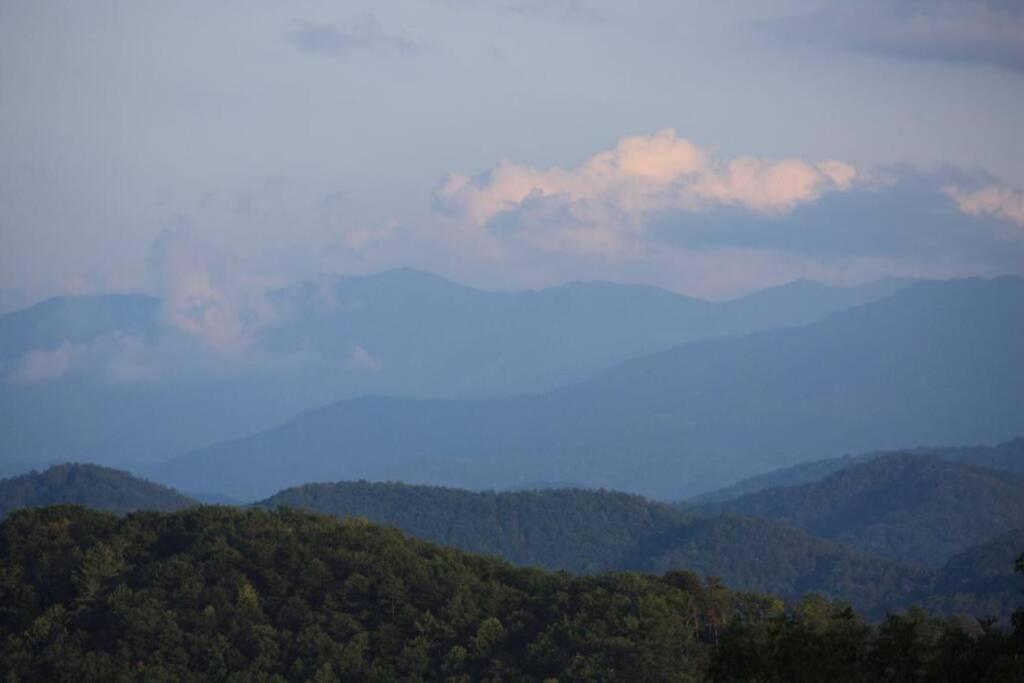 View! Private! Hot Tub,Pool Table,Fireplace,Relax! Sevierville Εξωτερικό φωτογραφία