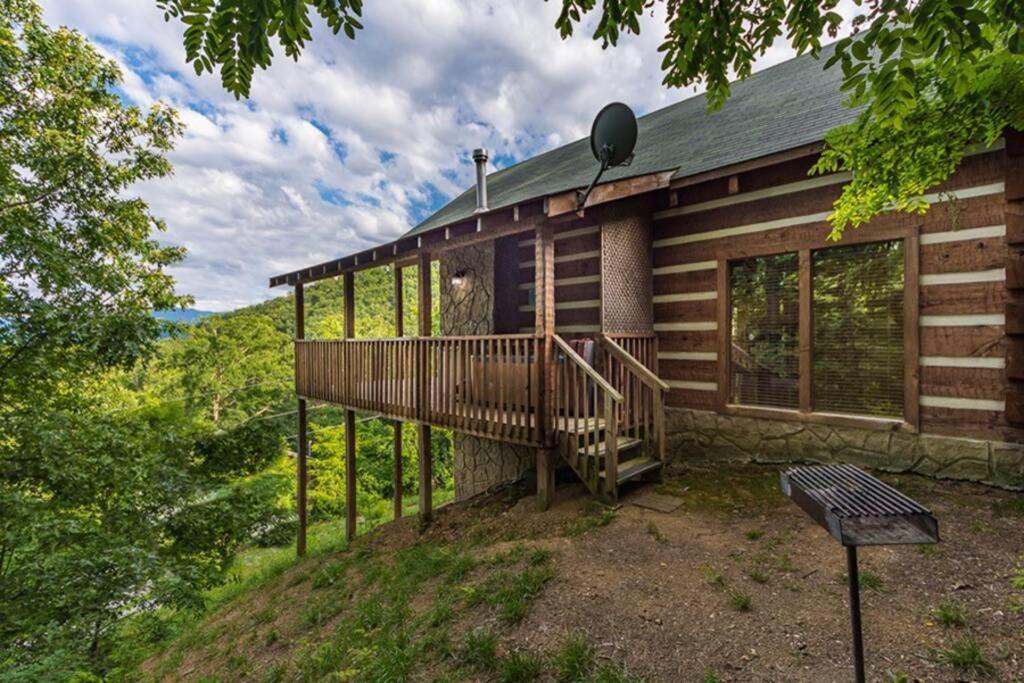 View! Private! Hot Tub,Pool Table,Fireplace,Relax! Sevierville Εξωτερικό φωτογραφία