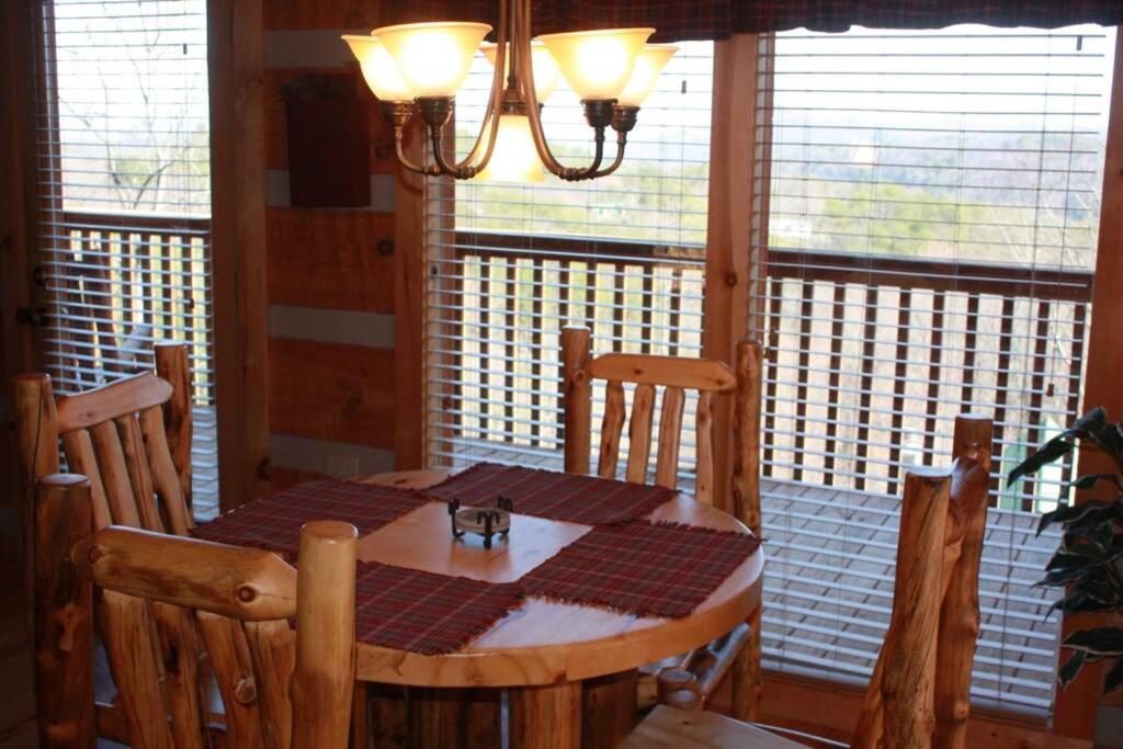 View! Private! Hot Tub,Pool Table,Fireplace,Relax! Sevierville Εξωτερικό φωτογραφία