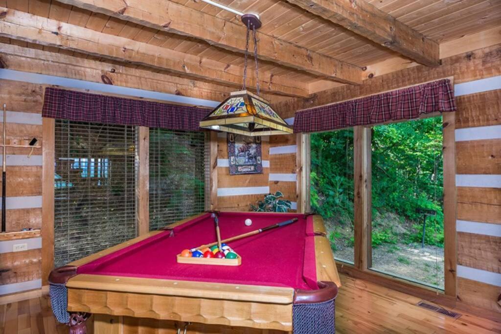 View! Private! Hot Tub,Pool Table,Fireplace,Relax! Sevierville Εξωτερικό φωτογραφία