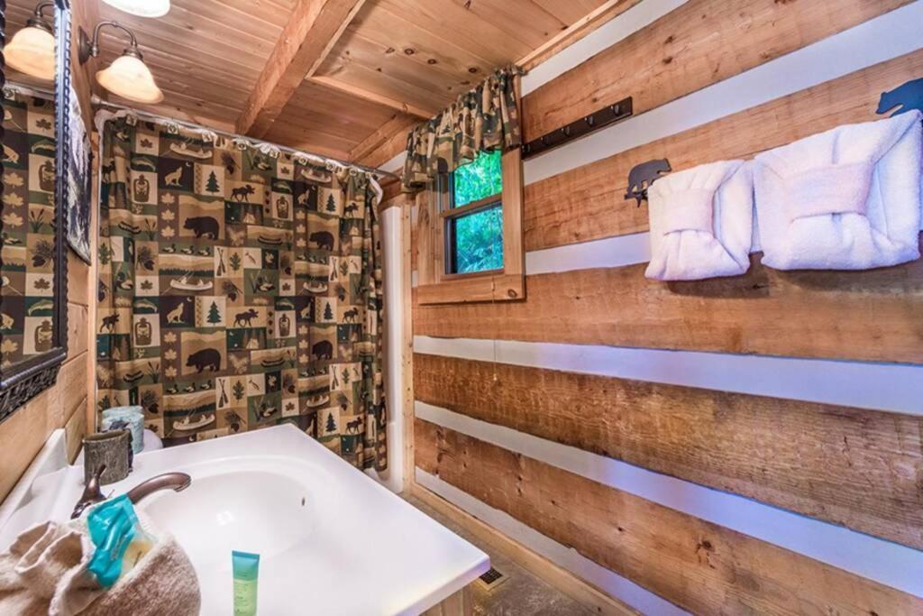 View! Private! Hot Tub,Pool Table,Fireplace,Relax! Sevierville Εξωτερικό φωτογραφία
