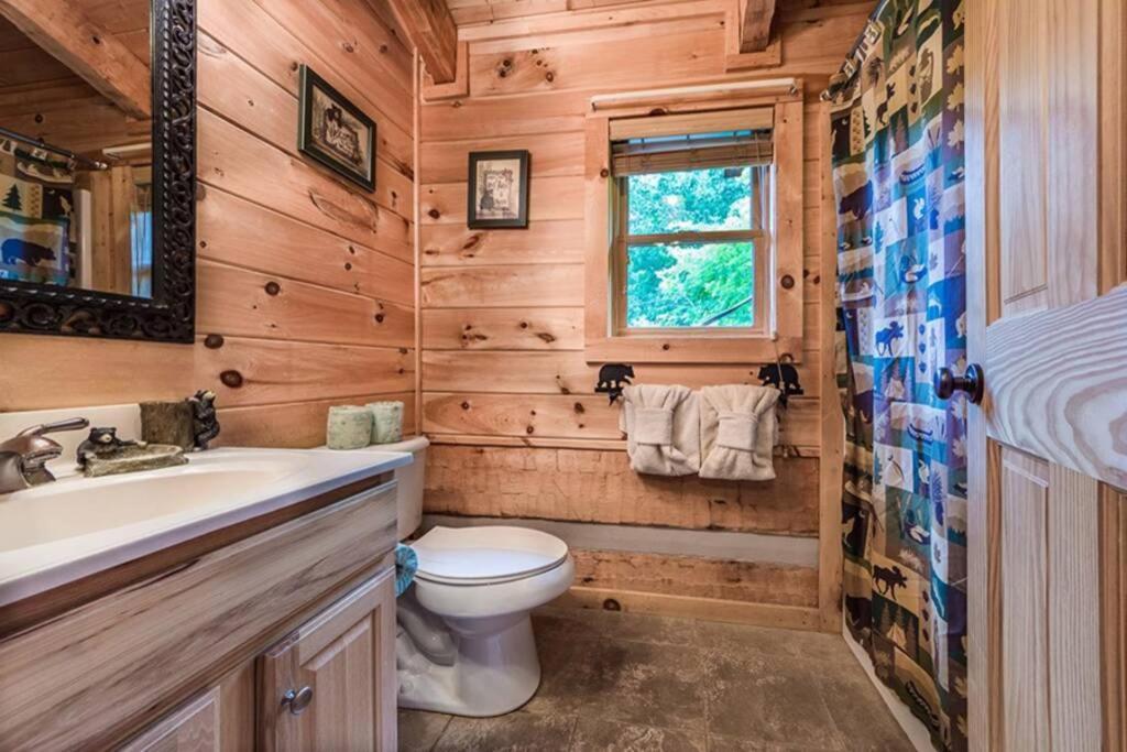 View! Private! Hot Tub,Pool Table,Fireplace,Relax! Sevierville Εξωτερικό φωτογραφία