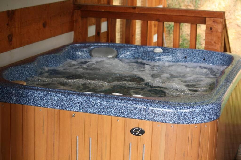 View! Private! Hot Tub,Pool Table,Fireplace,Relax! Sevierville Εξωτερικό φωτογραφία